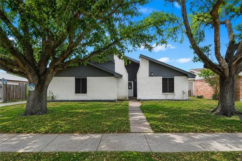 5713 Crest Pebble Dr, Corpus Christi, TX, 78415-2435 | Card Image