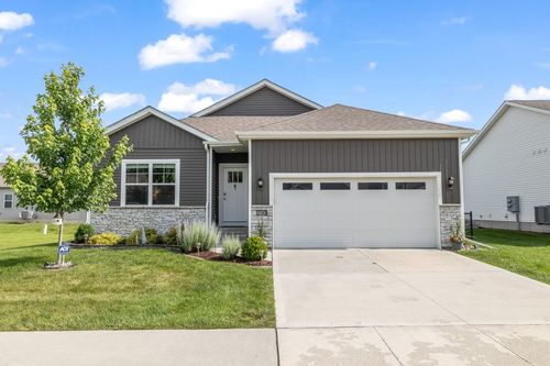 210 Se Willow Run Ln, Ankeny, IA, 50021-7247 | Card Image