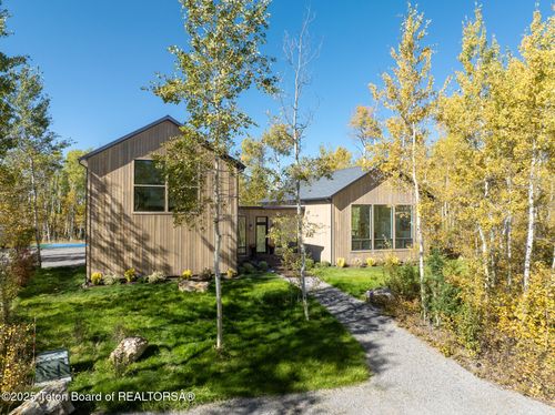 2284 Apsaroke Trl, Tetonia, ID, 83452-4959 | Card Image