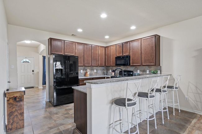 Breakfast bar for casual meals at home. | Image 12