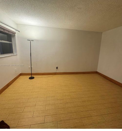 apt-425-1855 W 60th St, Hialeah, FL, 33012-8924 | Card Image