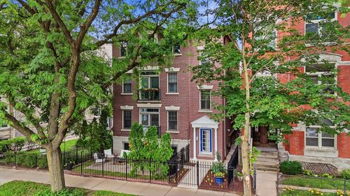 3-3131 Racine Ave, Chicago, IL, 60657-3439 | Card Image