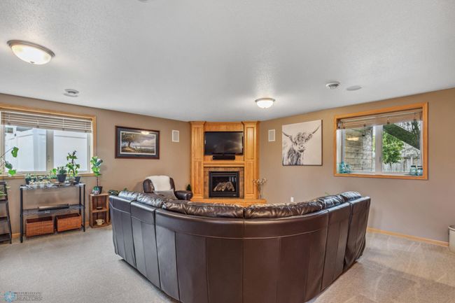 Family Room with surround sound | Image 26