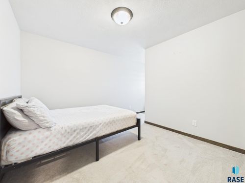 6126 E Copper Pl, Sioux Falls, SD, 57110-4861 | Card Image