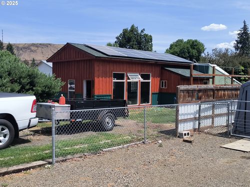 207 S Spruce St, Wallowa, OR, 97885-8460 | Card Image