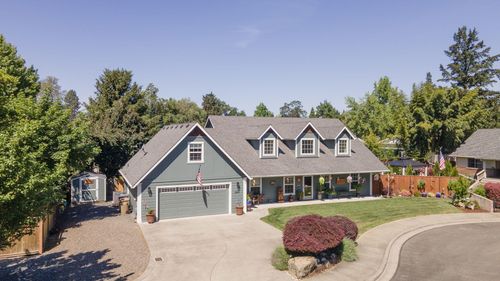 1074 Se Christie Pl, Grants Pass, OR, 97526-4002 | Card Image