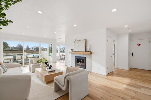 924 Lido Ln, San Mateo, CA, 94404 | Card Image