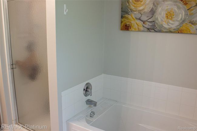 Primary Soaker Tub & Shower | Image 19