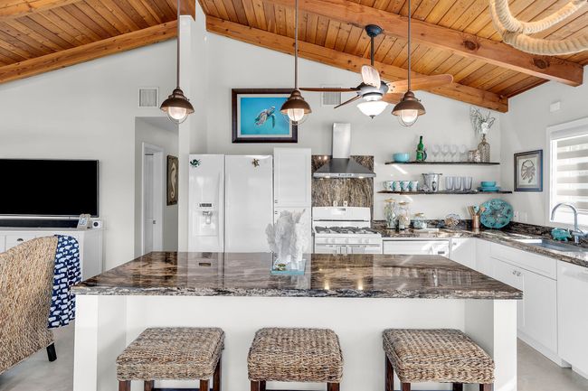 large kitchen island | Image 10