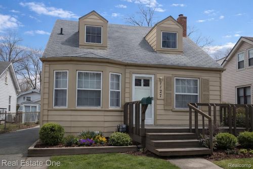 1127 Hoffman Ave, Royal Oak, MI, 48067-3424 | Card Image