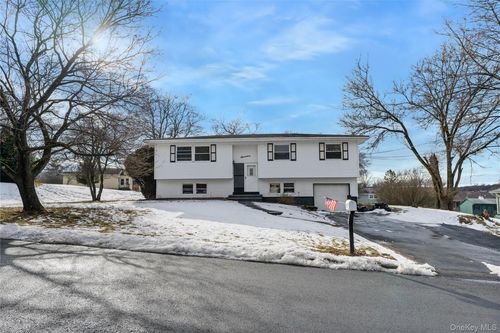 17 Wedgewood Dr, Goshen, NY, 10924-2538 | Card Image