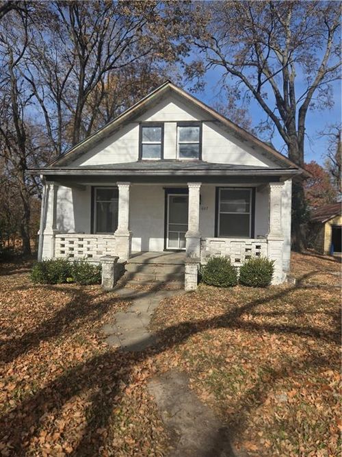 607 W 4th Ave, Garnett, KS, 66032-1358 | Card Image