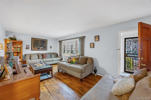 30-19 Bessemund Ave, Far Rockaway, NY, 11691-1818 | Card Image