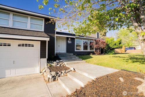 306 Belmont Ave, Moses Lake, WA, 98837-2514 | Card Image