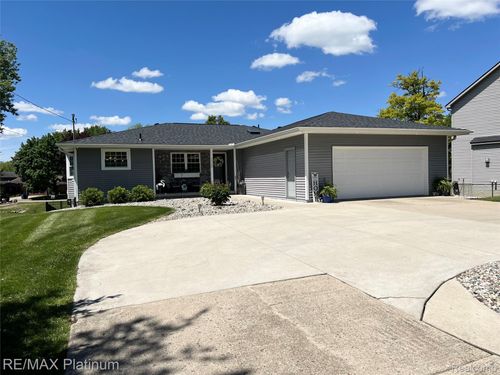 13368 N Fenton Rd, Fenton, MI, 48430-1176 | Card Image