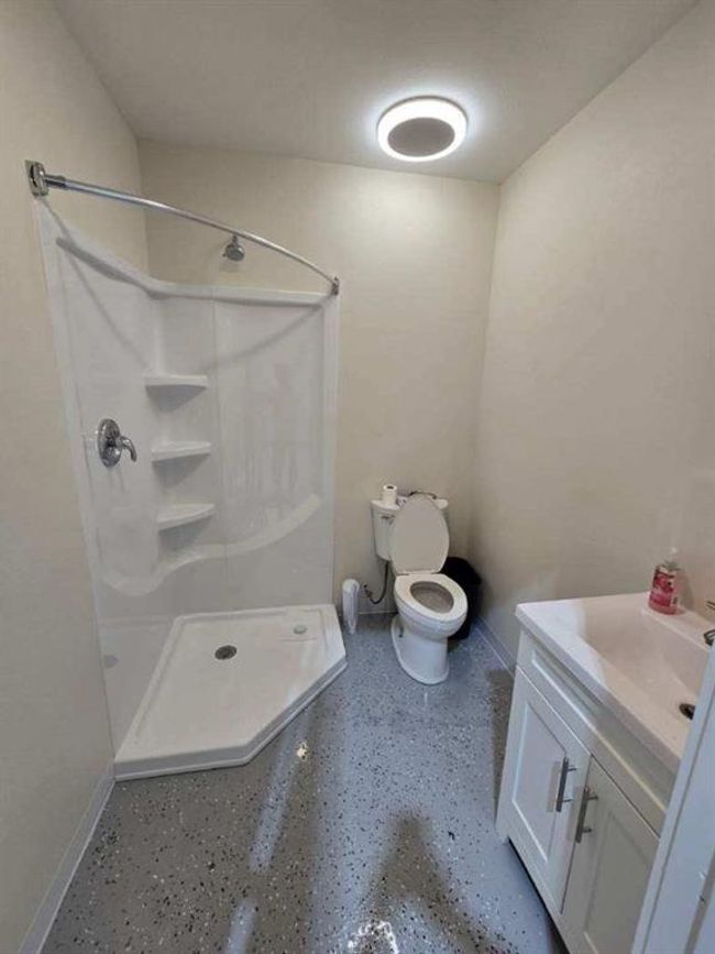6 S Railroad Ave, House other with 1 bedrooms, 1 bathrooms and 2 parking in Shepherd TX | Image 14