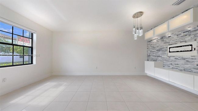 9231 W 32 Nd Ln, Home with 3 bedrooms, 3 bathrooms and null parking in Hialeah FL | Image 20