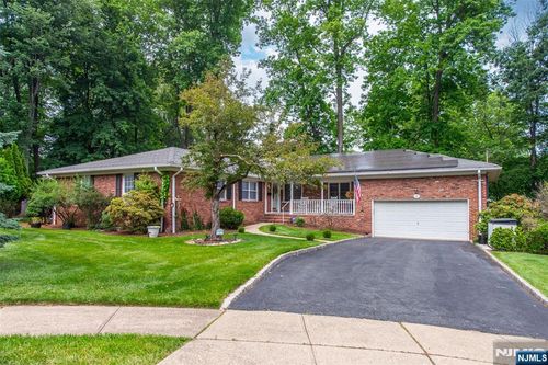 12 Ravine Rd, Verona, NJ, 07044-5113 | Card Image