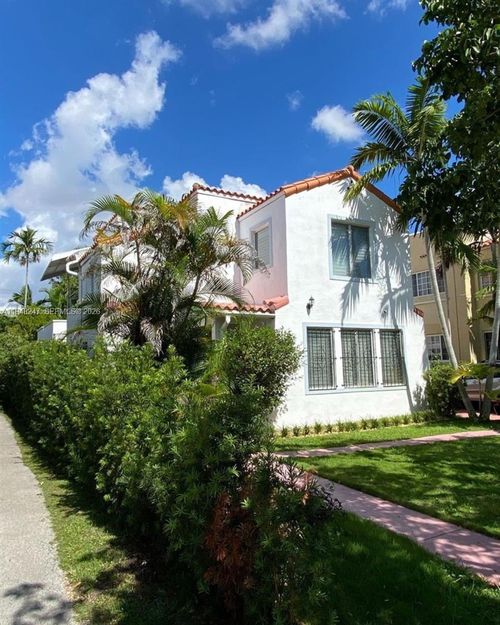 apt-2-227 Phoenetia Ave, Coral Gables, FL, 33134-3274 | Card Image