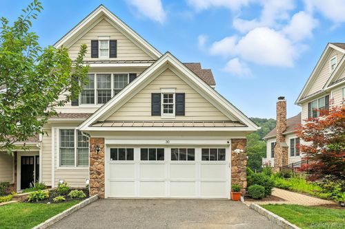 30 Dennis Ln, Pleasantville, NY, 10570-1030 | Card Image