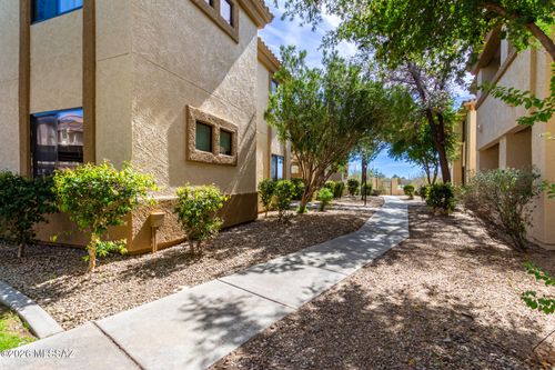 11104-2550 E River Rd, Tucson, AZ, 85718-9500 | Card Image