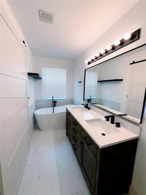 1120 Canella Ln, Hollywood, FL, 33019-4887 | Card Image