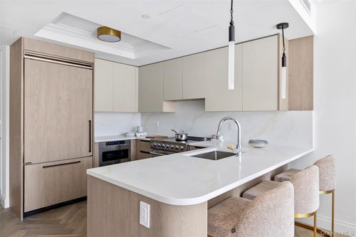 ph2n-78-29 Austin St, Forest Hills, NY, 11375-6138 | Card Image