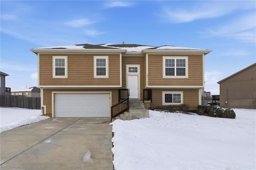 26130 W 141st Ct, Olathe, KS, 66061-7617 | Card Image