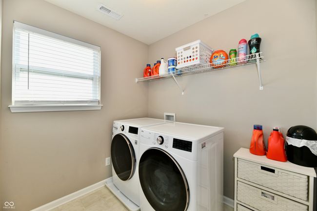 Large upstairs laundry | Image 40