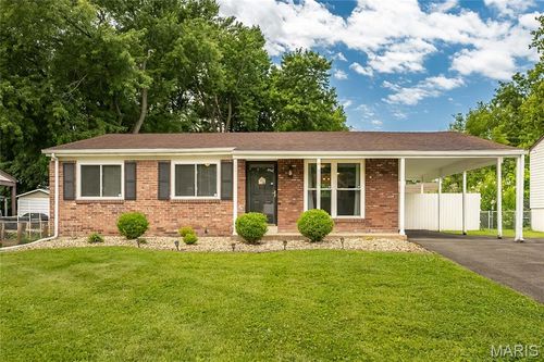 3039 Charmbrook Ln, Maryland Heights, MO, 63043-1310 | Card Image
