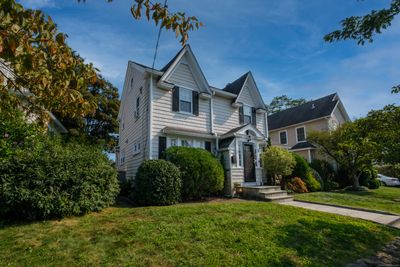 25 Brookfield Avenue, House other with 3 bedrooms, 2 bathrooms and null parking in Fairfield CT | Image 2