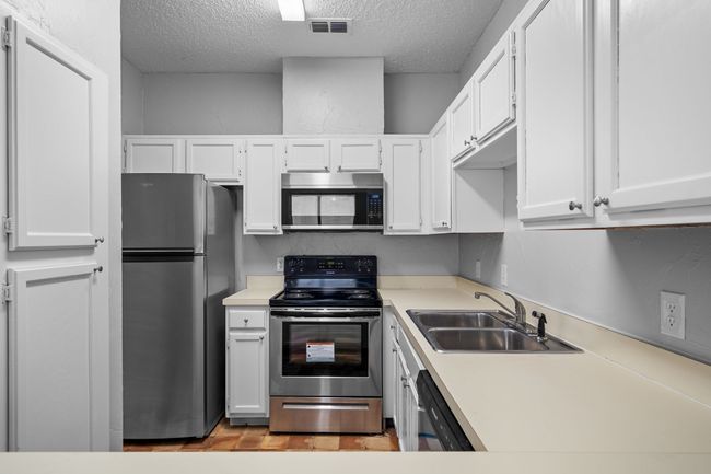 APT-626 - 5310 Keller Springs Rd, Condo with 2 bedrooms, 2 bathrooms and null parking in Dallas TX | Image 5