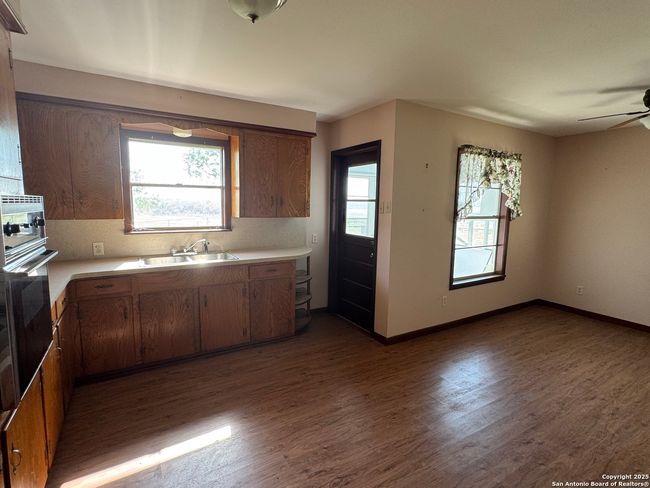 3810 S US-181 N Sunset Strip St, House other with 3 bedrooms, 1 bathrooms and null parking in Kenedy TX | Image 6