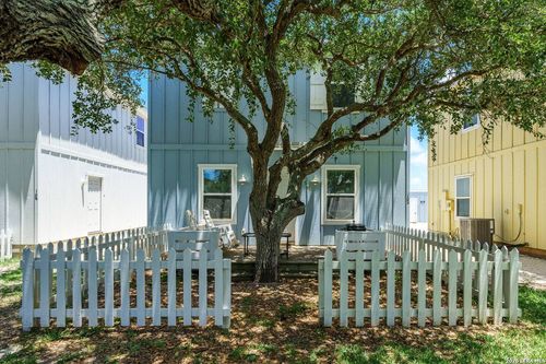 4212 Highway 35 S, Rockport, TX, 78382-7173 | Card Image