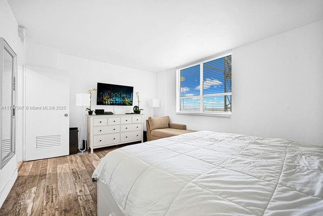 APT-1003 - 10185 Collins Ave, Condo with 1 bedrooms, 1 bathrooms and null parking in Bal Harbour FL | Image 20