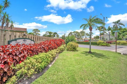 6104 Rainbow Cir, Greenacres, FL, 33463-3605 | Card Image