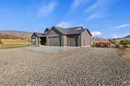 9105 Trump Ln, Sweet, ID, 83670-5400 | Card Image