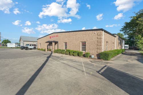 132 W Mcleroy Blvd, Saginaw, TX, 76179-1643 | Card Image