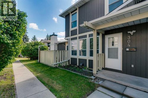 544 Blackthorn Rd Ne, Calgary, AB, T2K5J5 | Card Image