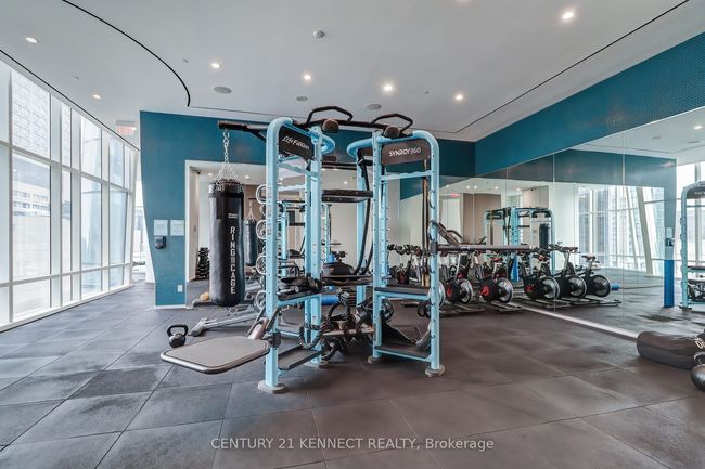 526 - 1 Bloor St E, Condo with 3 bedrooms, 2 bathrooms and null parking in Toronto ON | Image 28