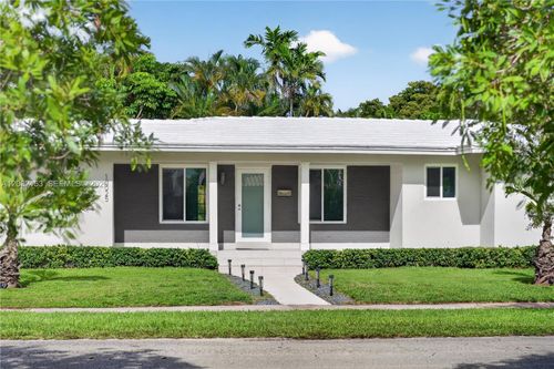 10025 Ne 3rd Ave, Miami Shores, FL, 33138-2411 | Card Image