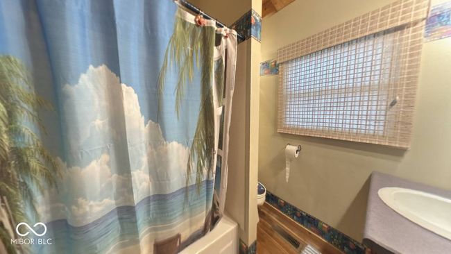 Upstairs bathroom | Image 95