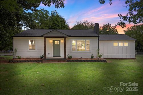 918 2nd St, Kings Mountain, NC, 28086-2108 | Card Image