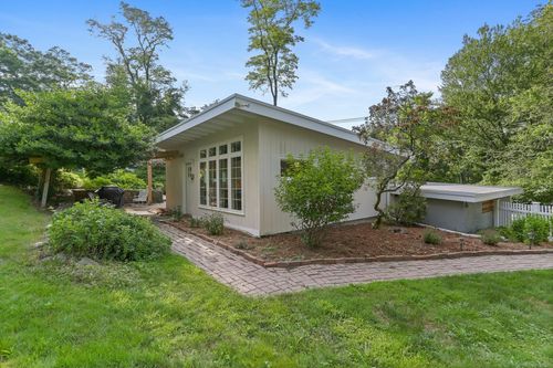 7 Calvin Rd, Wilton, CT, 06897-3207 | Card Image