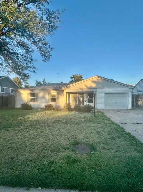 803 Harrison Ave, Goodland, KS, 67735-3433 | Card Image