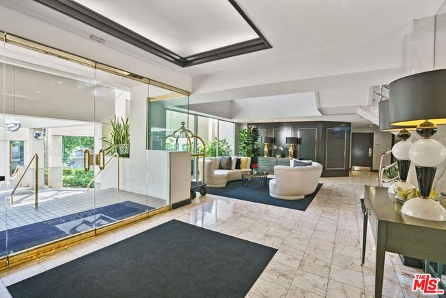 Lobby | Image 19