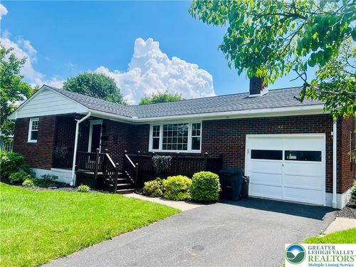 818 W Station Ave, COOPERSBURG, PA, 18036-1933 | Card Image