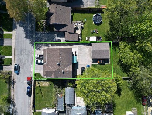 5749 Summer St, Niagara Falls, ON, L2G1M5 | Card Image