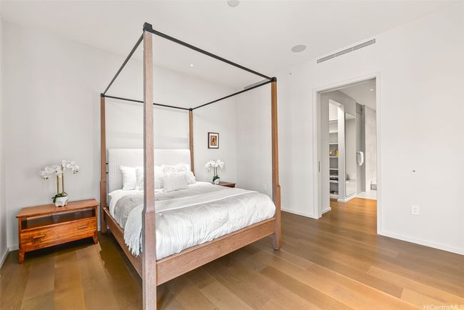 Primary bed & bath | Image 7