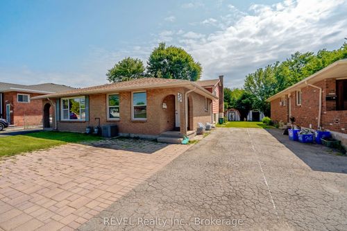 552 1st Ave, Welland, ON, L3C1Z3 | Card Image
